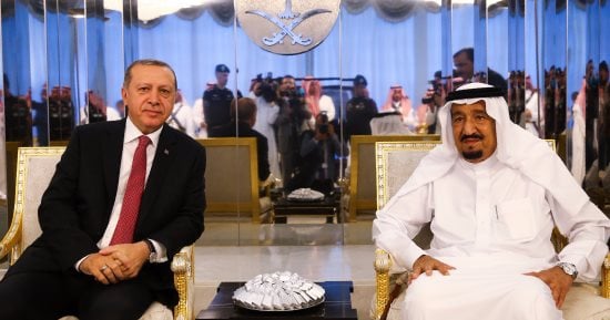 بالصور.. أردوغان يصل المملكة العربية السعودية ويلتقى الملك سلمان