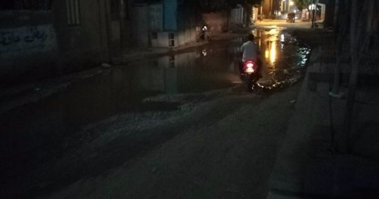 بالصور.. انتشار مياه الصرف الصحى فى شوارع مركز ساقلتة بسوهاج