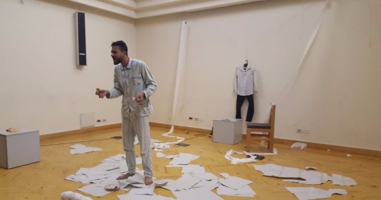 بالصور.. مسرحية "بطل من ورق" بمركز الإبداع الفنى بدمنهور