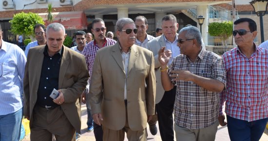  محافظ الاسماعيلية يلتقي زوار نادي وشاطئ الفيروز