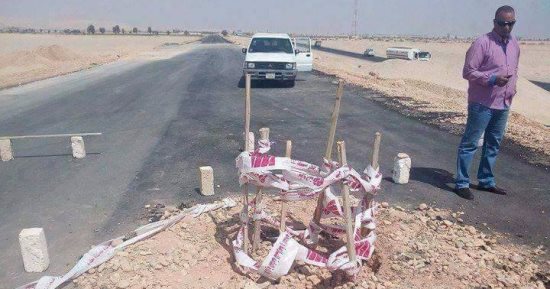 قارئ يشارك بصور لإزالة برج الضغط العالى بطريق "سوهاج-قنا" الصحراوى