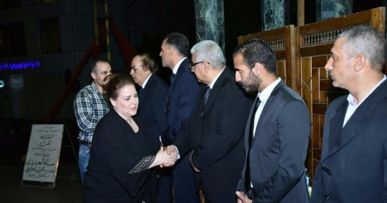 محمود حميدة وخالد زكى وجلال الشرقاوى وبدرخان فى عزاء زوجة عزت العلايلى