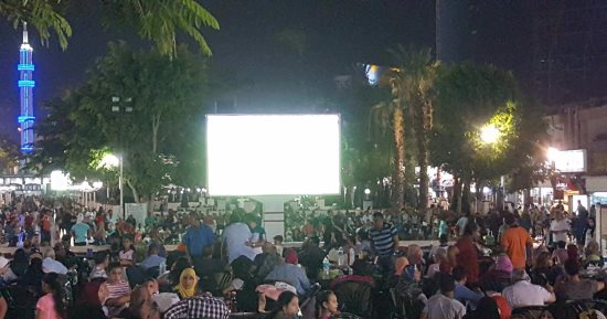 بالصور.. أعضاء الزمالك يتابعون مواجهة الفتح المغربى أمام الشاشات