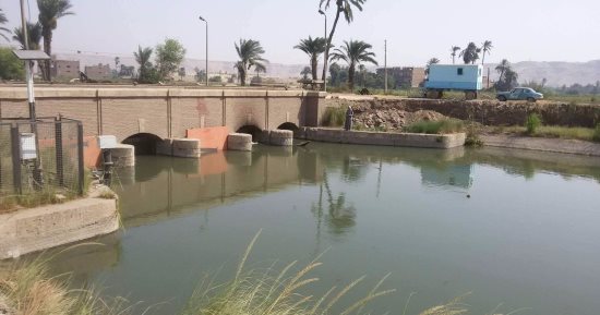 محافظ سوهاج يكلف الرى برفع القمامة و المخلفات من أمام ترعة الديابات 
