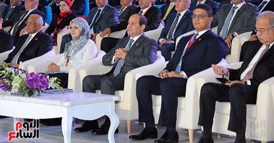 الإسكندرية عروس البحر وجميلة الحكماء تشهد انطلاق النسخة الرابعة لمؤتمر الشباب.. مريم الأولى على الثانوية تجلس بجوار الرئيس.. والسيسى يقبل رأس "ياسين الزغبى" ويؤكد: مصر ستحيا بشبابها والحوار سبيلنا لبناء الوطن