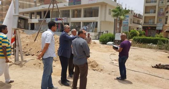 بالصور .. محافظ البحر الأحمر يتفقد الأعمال بمشروعات التطوير بالغردقة
