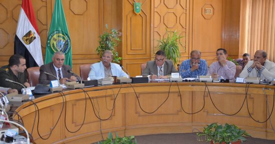 محافظ الإسماعيلية : الإلتزام بالجدول الزمنى لإنهاء مشروعات الصرف الصحى 