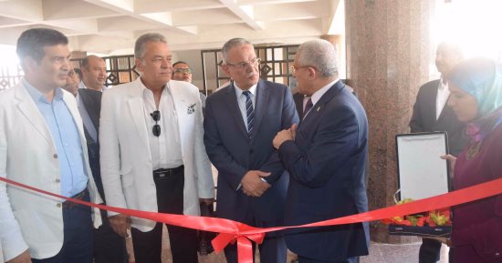  بالصور .. محافظ المنيا و رئيس الجامعة يفتتحان مركز الإبداع للفنون