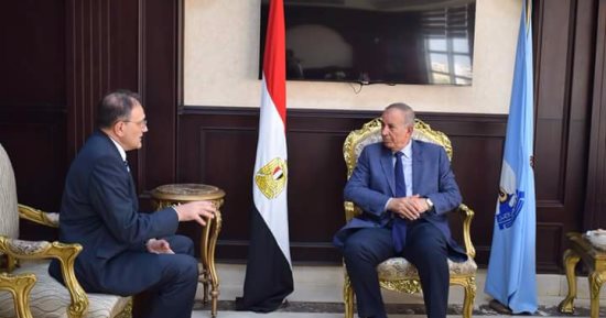 محافظ البحر الأحمر يستقبل سفير أرمينيا بالقاهرة بديوان عام المحافظة