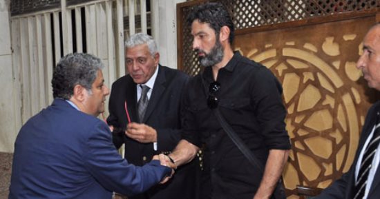 بالصور.. بدء عزاء عمرو سمير بمسجد الحامدية الشاذلية بحضور  عمرو الليثى وبشرى