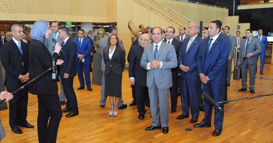 انطلاق فعاليات اليوم الثانى من مؤتمر الشباب بالإسكندرية.. الرئيس السيسى يمازح فتاة "كل ده توتر".. وزيرة التضامن: ارتفاع الدعم النقدى من 3.6 لـ18 مليار جنيه.. وصافى أرباح قطاع الأعمال بلغت مليار 675 مليون جنيه 