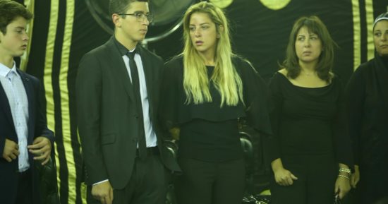 بالصور .. نجوم الفن والمجتمع في عزاء والد الفنانة ريم مصطفي