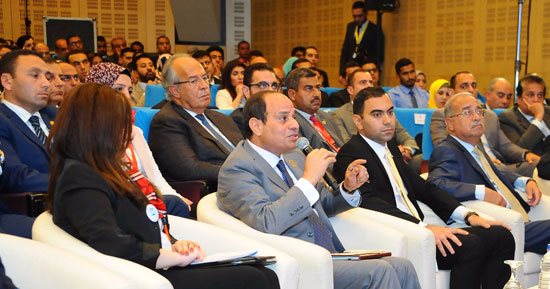 السيسى يصل مقر مكتبة الإسكندرية لحضور ختام المؤتمر الرابع للشباب