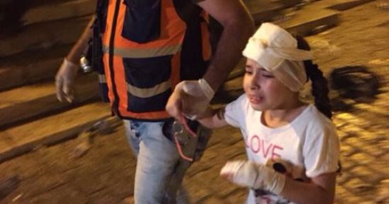 قوات الاحتلال الإسرائيلي تقمع المصلين بالقدس وتصيب 30 فلسطينيا بينهم أطفال