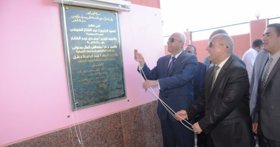 بالصور.. "يد تخرب وأخرى تبنى".. أمن أسوان يواصل تطوير منشآت أحرقها الإرهاب
