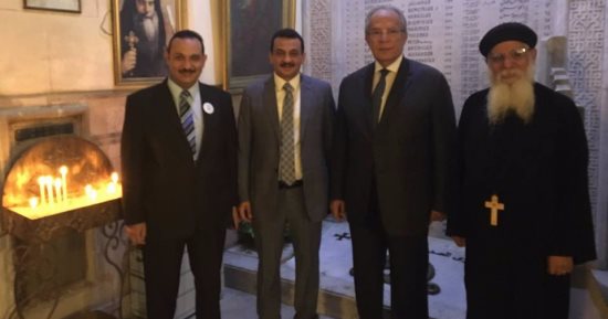 بالصور.. وزير التنمية المحلية يزور الكنيسة المرقسية بالإسكندرية