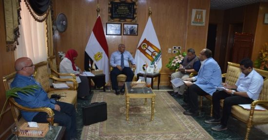 محافظ الوادى الجديد يستقبل رئيس شركة مياه الشرب لبحث مستجدات إعلان الوظائف