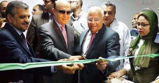 بالفيديو والصور.. مميش والغضبان يفتتحان وحدة جديدة بمستشفى الزهور ببورسعيد