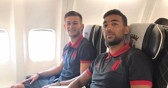 بالصور.. كوكا يغادر مع براجا إلى السويد استعداداً لموقعة اليوروباليج