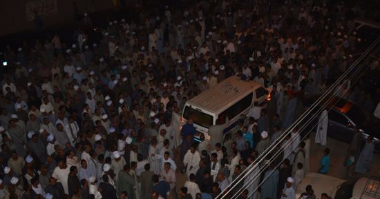 بالصور.. المئات يشيعون جثمان النائب هرقل وفقى فى مسقط رأسه بمدينة جرجا
