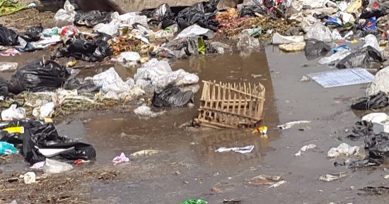 بالصور.. مياه الصرف الصحى تغمر مساكن أبو النمرس بالجيزة