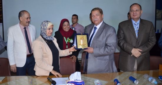 محافظ الإسماعيلية يكرم 177 ممرضة فى  الاحتفال باليوم العالمي للتمريض