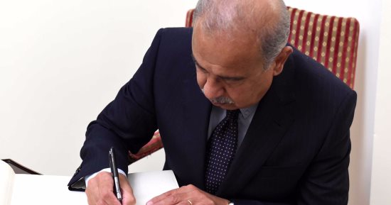رئيس الوزراء يخصص قطعة أرض بحى المعصرة لإقامة مركز طبى شامل