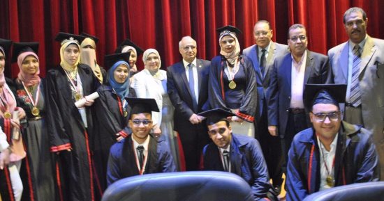 جامعة القناه تحتفل بتخريج الدفعة 27 وملتقى التوظيف بكلية الطب البيطرى