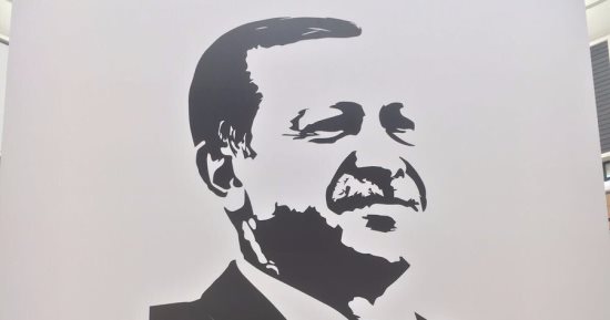 تداول صور لجدارية لـ"أردوغان" فى قطر مول.. ومغردون: باقى واحدة لخامنئى