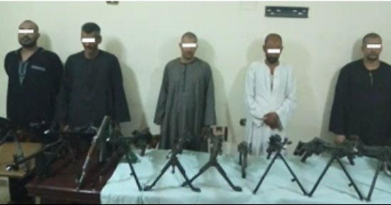 بالصور.. الداخلية تضبط 337 قطعة سلاح نارى بينها رشاشات آلية بقنا
