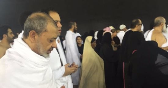 بالصور.. شيخ الأزهر يؤدى مناسك العمرة ويرفض الترتيبات الأمنية الخاصة