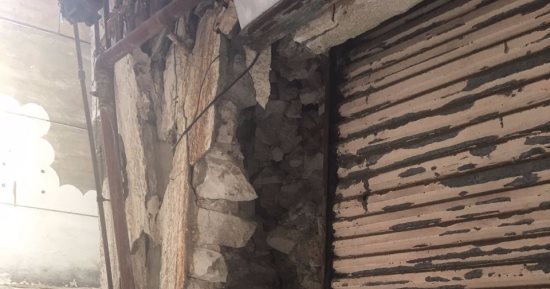 بالصور.. عقار متهالك يهدد حياة سكان شارع الزهراء بمحطة الرمل فى الإسكندرية