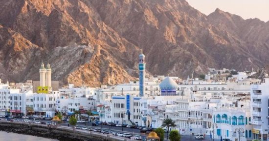 سلطنة عمان تعيد فتح المنافذ البرية والجوية والبحرية غدا الثلاثاء