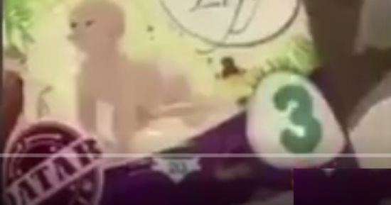 بالفيديو.. قطريون يسخرون من صناعة حفاضات للأطفال بمسيرات ضخمة فى الدوحة