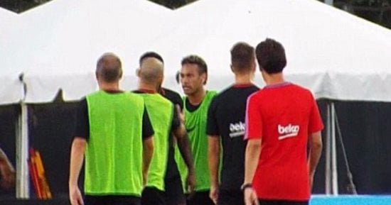 بالفيديو.. خناقة بين نيمار وسيميدو فى تدريبات برشلونة