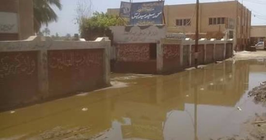شكوى من طفح مياه المجارى فى قرية بهبشين ببنى سويف