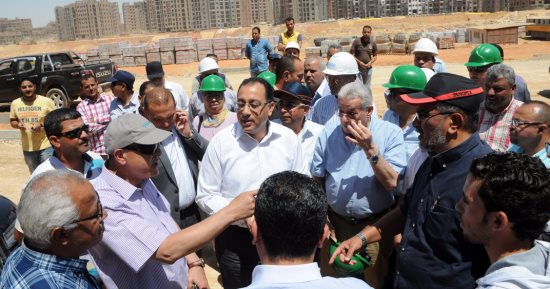 وزير الإسكان لـ"طلاب هندسة القاهرة": ما يحدث بالعاصمة الإدارية الجديدة معجزة