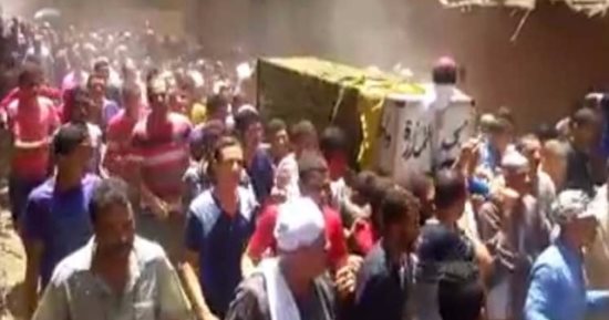 بالفيديو.. زغاريد فى جنازة الشيخ المسلمى بالشرقية.. والأهالى: النعش بيطير