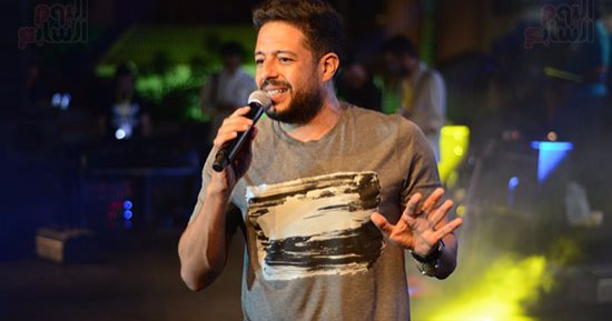 الفنان محمد حماقى يغادر القاهرة متوجها إلى بيروت لبدء تصوير "ذا فويس"
