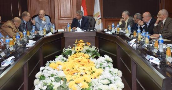 بالصور.. وزير الرياضة يناقش الترتيبات النهائية لاستضافة بطولة العالم للطائرة