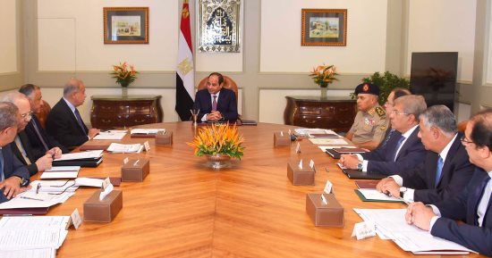 السيسى يجتمع بقيادات الدولة ويوجه بتنفيذ توصيات مؤتمر الشباب 