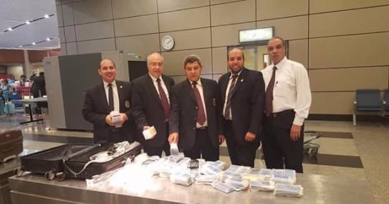 ضبط راكب صينى حاول تهريب كمية كبيرة من مستلزمات الأجهزة بمطار القاهرة