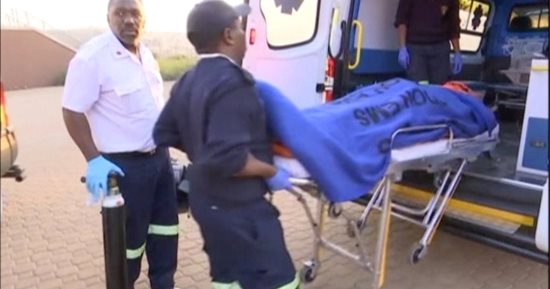 بالصور.. مقتل 2 وإصابة آخرين فى حادث تدافع بملعب لكرة القدم بجنوب أفريقيا