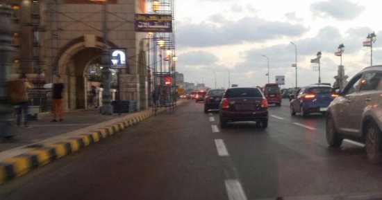 قارئ يرصد سيارة بدون لوحات معدنية على كوبرى ستانلى بالإسكندرية