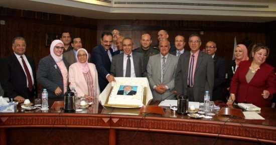 بالصور .. مجلس جامعة طنطا يكرم نائب رئيس الجامعة للتعليم و الطلاب