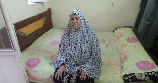 بالصور.. مأساة أسرة مهددة بالطرد من مسكنها فى سوهاج