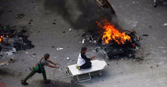 مقتل وإصابة 19 شخصا جراء مظاهرات وأعمال نهب غرب فنزويلا