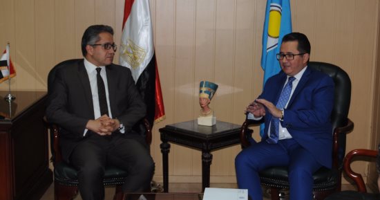 وزير الآثار يستقبل سفير كازاخستان لبحث سبل التعاون فى مجال العمل الأثرى