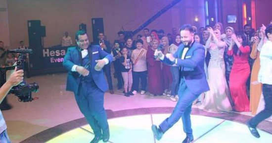 بالفيديو والصور.. "يلا نفرق لمتنا" أغنية من القلب تهزم كليبات النجوم.. دندنة شقيقين فى فرح أختهما تحصد 3 ملايين مشاهدة على مواقع التواصل.. محمد وأحمد: قررنا نعمل لـ"أميرة" مفاجأة تعبر عن فقداننا لوجودها