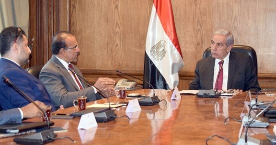 وزير التجارة يعلن عن مشروع جديد لإنتاج الأقمشة برأسمال هندى مليار جنيه